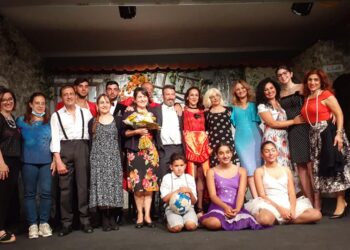 Giardini. Compagnia teatrale “Res Nova- I 20 siculi”: applausi per la commedia “Supra u pizzu da muntagna”