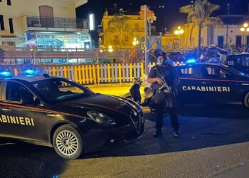 Taormina e Giardini. Controlli dei Cc: due persone denunciate e un esercizio commerciale sottoposto a sospensione temporanea