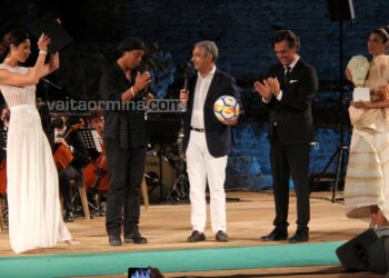 Taormina. Nations Award: Ronaldinho infiamma il pubblico del Teatro Antico