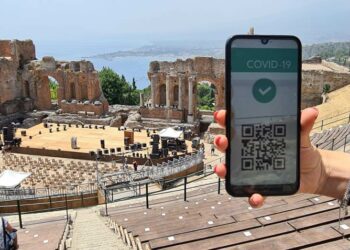 Dal 6 agosto Green Pass e documento di identità per visitare Isolabella e Teatro Antico di Taormina, Naxos e Museo archeologico Mafra a Francavilla