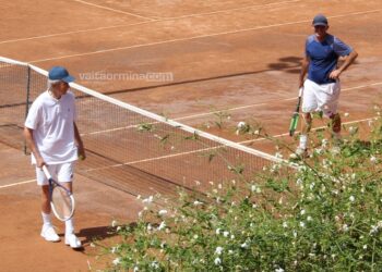 Bernard Arnault gioca a tennis per il 5° anno consecutivo a Taormina (con Mario Quattrocchi)