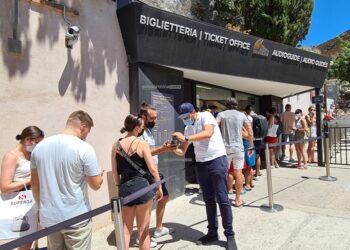 Green Pass al Parco Naxos Taormina: flussi sostenuti, accessi scorrevoli e una media giornaliera di circa 2.700 visitatori