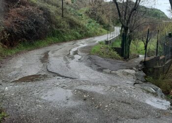Castelmola. Sorbello: “In contrada Luppineria strada dissestata crea disagi, il sindaco Russo faccia qualcosa”