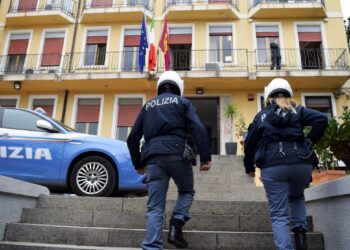 Giardini. In auto nascondevano 100 grammi di hashish: un 44enne e un 33enne arrestati dalla Polizia di Taormina
