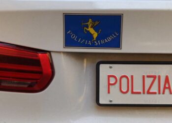 Guidava sull’A18 in stato di ebbrezza. La Polstrada di Giardini ritira la patente al conducente e sequestra il veicolo