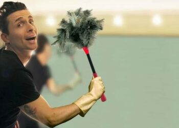 Pintus a Taormina, già si ride: “Vietata l’entrata al Teatro Antico agli adulti che circolano in monopattino”