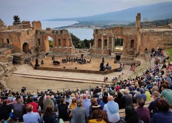 Teatro Antico di Taormina. Concerto per la pace in Ucraina, la Croce Rossa raccoglie 8mila euro