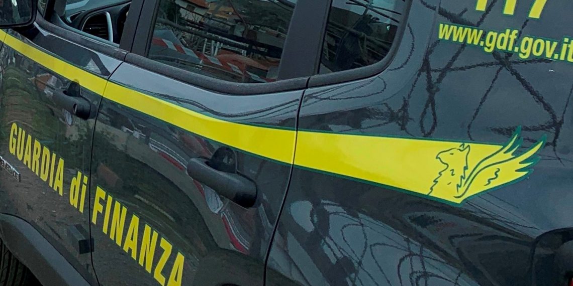 La Guardia di Finanza di Taormina sequestra 1.200 gadget privi dei requisiti minimi di sicurezza