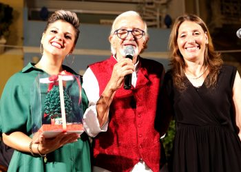 Giardini. Gruppo Folk Naxos: applaudita esibizione tra vecchi canti di lavoro e serenate