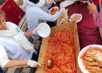 Castelmola. “Aspettando San Martino”: degustazioni di maccheroni e panini con la salsiccia
