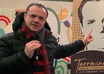 Taormina. Il “Profeta” Cateno De Luca: “Nella prima fase Giunta di soli tecnici. Il 5 febbraio inaugurazione della sede”