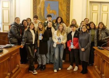 Taormina. Promozione turistica dell’Isolabella: brochure plurilingue a cura degli studenti del Liceo classico di S. Teresa