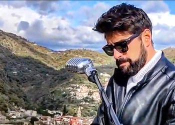 Mongiuffi Melia. Il pianista Simon Cingari: “Il giro del mondo su una nave da crociera, un sogno che diventa realtà”