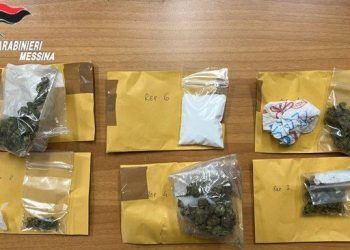 Letojanni. Programmava lo spaccio di droga prendendo gli appuntamenti tramite WhatsApp: 22enne arrestato dai Cc
