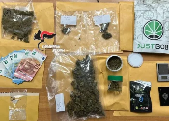 Giardini. Beccati durante lo spaccio di 10 grammi di marijuana: due giovani arrestati dai Cc