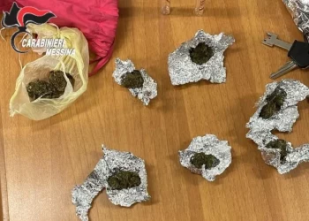 Pusher di 25 anni, percettore del reddito di cittadinanza, spacciava da casa: arrestato dai Cc di Taormina