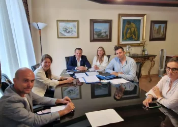 Taormina. De Luca: “TaoArte, con me ora tutti sull’attenti. Parco Trevelyan aperto fino a mezzanotte. Raccolta rifiuti, ecco cosa cambia”