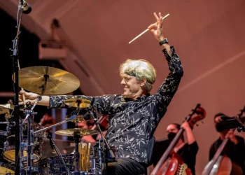Stewart Copeland porta i Police a Taormina: il 27 luglio 2023 al Teatro Antico con l’Orchestra giovanile del Teatro Massimo di Palermo