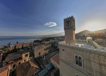 Palazzo Vecchio Taormina: inaugurato il rooftop Blue Sky Bar
