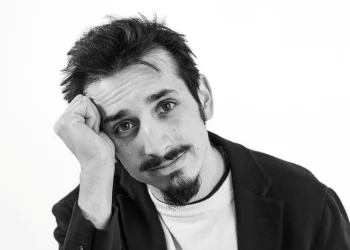 Roberto Lipari, il film “So tutto di te” su Prime Video per spiegare quanto siamo “pupi” nelle mani di algoritmi e multinazionali