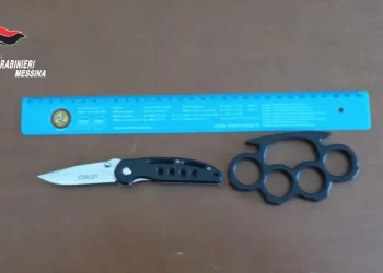 Taormina e dintorni. Sette denunce dei Cc. Sequestrati coltelli. Controlli a ristoranti e bar: multe per oltre 11mila euro