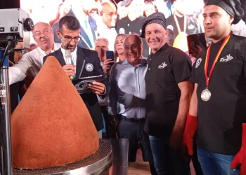 Arancino più grande del mondo (oltre 56 kg): a Messina stabilito il nuovo record