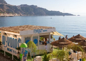Giardini. Marco Calì: “Al Mykonos beach l’estate continua fino a ottobre”