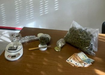Nascondeva la droga nella cassetta della posta: 51enne arrestato dai Cc di Taormina