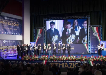 Taormina. Da Giancarlo Fisichella ad Antonio Giovinazzi e Simone Faggioli: celebrati i campioni italiani Aci Sport 2023