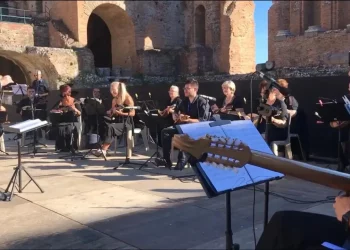 Teatro Antico di Taormina. Sicilia e Svizzera insieme per il concerto di due orchestre a plettro