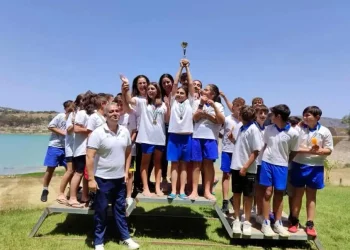 Canoa. La squadra dell’Istituto comprensivo 1 di Taormina super ai Giochi studenteschi