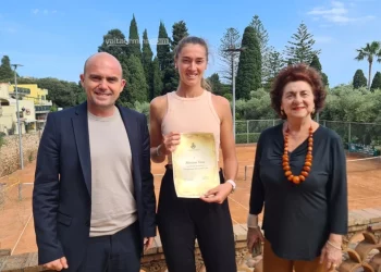 Taormina. La tennista Miriana Tona (numero 315 Wta del mondo) premiata dall’assessore Quattrocchi