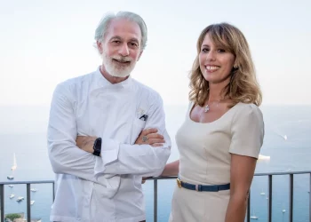 Taormina. Rinasce l’iconico Hotel Metropole. Direzione affidata a Giuseppina Costantino. Alla guida in cucina lo chef Pasquale Caliri