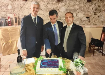 Clinicasa celebra 10 anni di eccellenza medica con una serata di gala a Giardini Naxos. Scopri il percorso innovativo e i progetti futuri del centro radiologico e polispecialistico