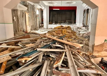 Giardini. Crimi, Cavallaro e Puglisi: “Cineteatro Anselmi abbandonato a causa di un Governo cittadino negligente e mediocre”