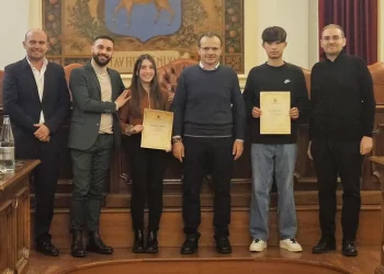 Taormina. I due giovani artisti Morgana La Manna e Dario Panebianco premiati dall’Amministrazione comunale