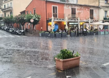 Allerta meteo arancione: mercoledì 13 novembre 2024 scuole chiuse nei Comuni jonici