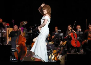 Fiorella Mannoia torna live con orchestra a Messina (15 aprile 2025)