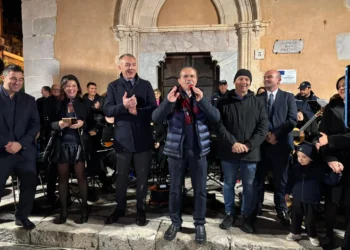 Taormina. Al via le feste di Natale tra accensione dell’albero, mostre d’arte, mercatini e viaggi tra i sapori