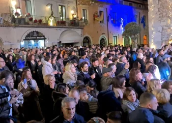 Notte di Capodanno 2025 a Taormina: musica e brindisi in Piazza Duomo