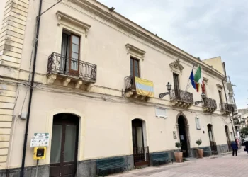 Giardini. “Giornata dei diritti delle persone con disabilità”, una bandiera a Palazzo dei Naxioti