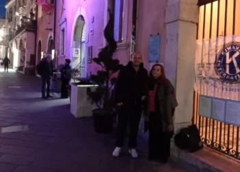Kiwanis Tauromenium Valle Alkantara. “Giornata dell’epilessia”: a Taormina Palazzo dei Giurati illuminato di viola