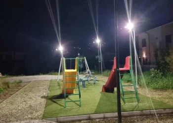 Taormina. Il sindaco: “L’impianto di pubblica illuminazione di via Fleres e dell’adiacente parco giochi è una realtà”