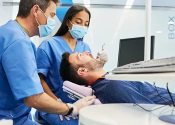 Dental Genesis è in crescita cercasi assistente alla poltrona e nuove figure professionali