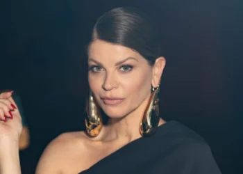 Alessandra Amoroso: fuori il singolo “Cose stupide”. Il 12 luglio 2025 live a Taormina