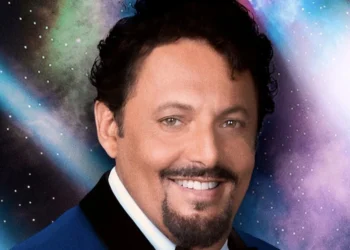 Enrico Brignano porta lo spettacolo “Bello di mamma” a Taormina (agosto 2025)