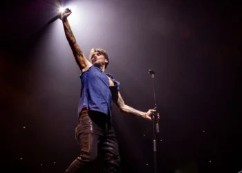 Fabrizio Moro in Sicilia per i 25 anni di carriera: il 24 agosto 2025 sarà a Letojanni