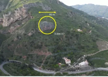 Taormina. Brillamento del costone roccioso su via Garipoli: evacuazioni e misure di sicurezza