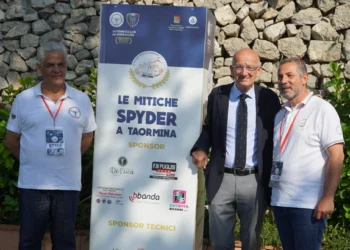 Le Mitiche Spider incantano Taormina: successo alla 22ª edizione della manifestazione organizzata dall’Automotoclub del Minotauro