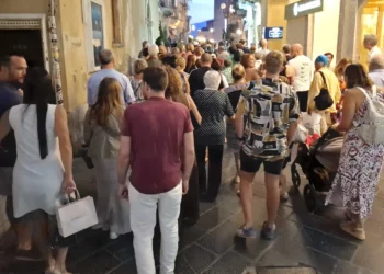 Ricerche su Booking per soggiorni in Sicilia: Taormina la più richiesta per l’estate 2025